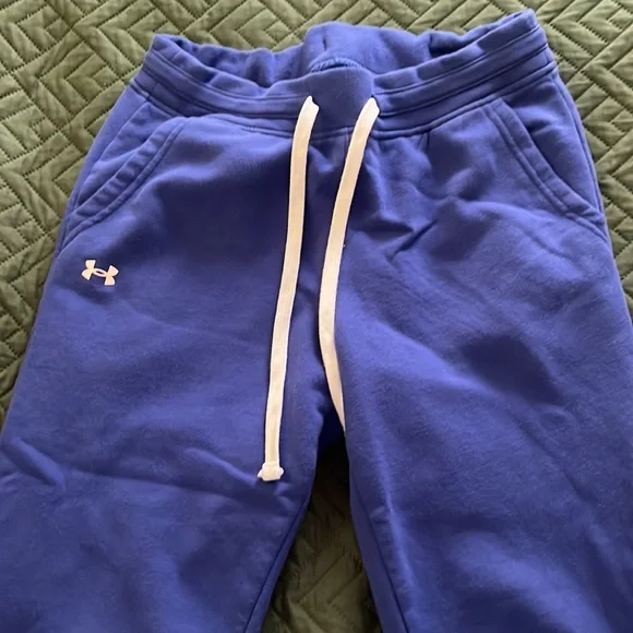 Under Armour joggers with pockets size small - Picture 2 of 4